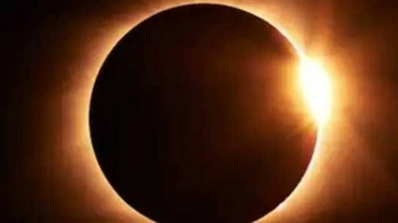 اقتراب القمر.. ظاهرة فلكية نادرة تسبق كسوف الشمس الكلي بـ 48 ساعة